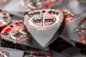 ピックの形状や厚さによって音質や弾き心地はどう変わるのか?