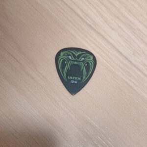 「ピックレビュー50」メタリカのヘットフィールドモデルのHETFIELD BLACKFANGピック使ってみた