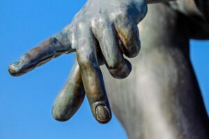 ギターを弾いていると指先が硬くなるって本当?実はあまり知られていないギターの上達と指先の硬さの秘密!